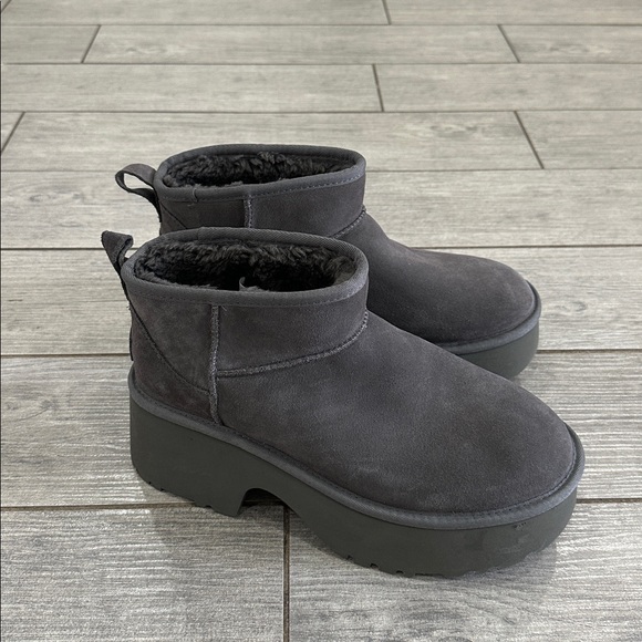 UGGS Classic Ultra Mini New Heights Platform Boots New! (Women) - Picture 4 of 9
